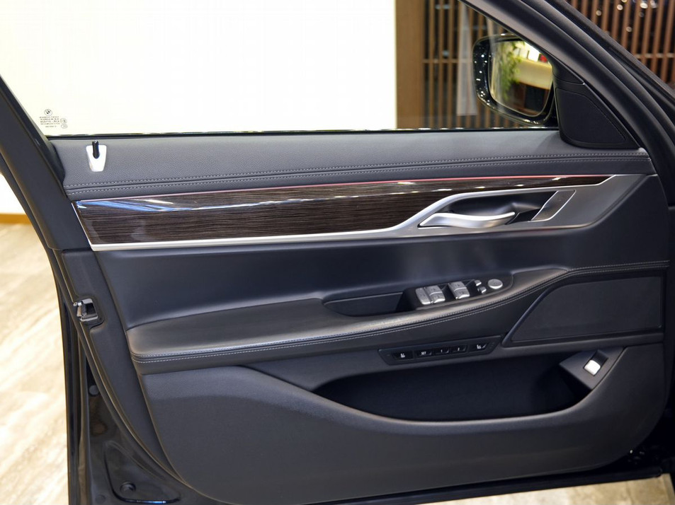 Автомобиль с пробегом BMW 7 серии в городе Санкт-Петербург ДЦ - Аксель-Моторс