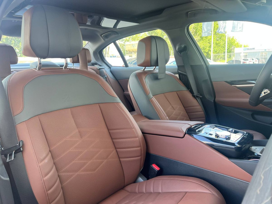 Автомобиль с пробегом BMW 5 серии в городе Сочи ДЦ - Атлас Сочи