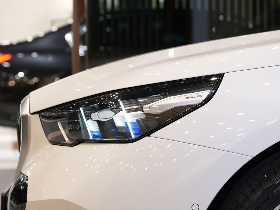 Автомобиль с пробегом BMW 5 серии в городе Санкт-Петербург ДЦ - Аксель-Моторс