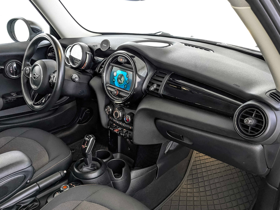 Автомобиль с пробегом MINI Hatch в городе Москва ДЦ - Авто-Авангард